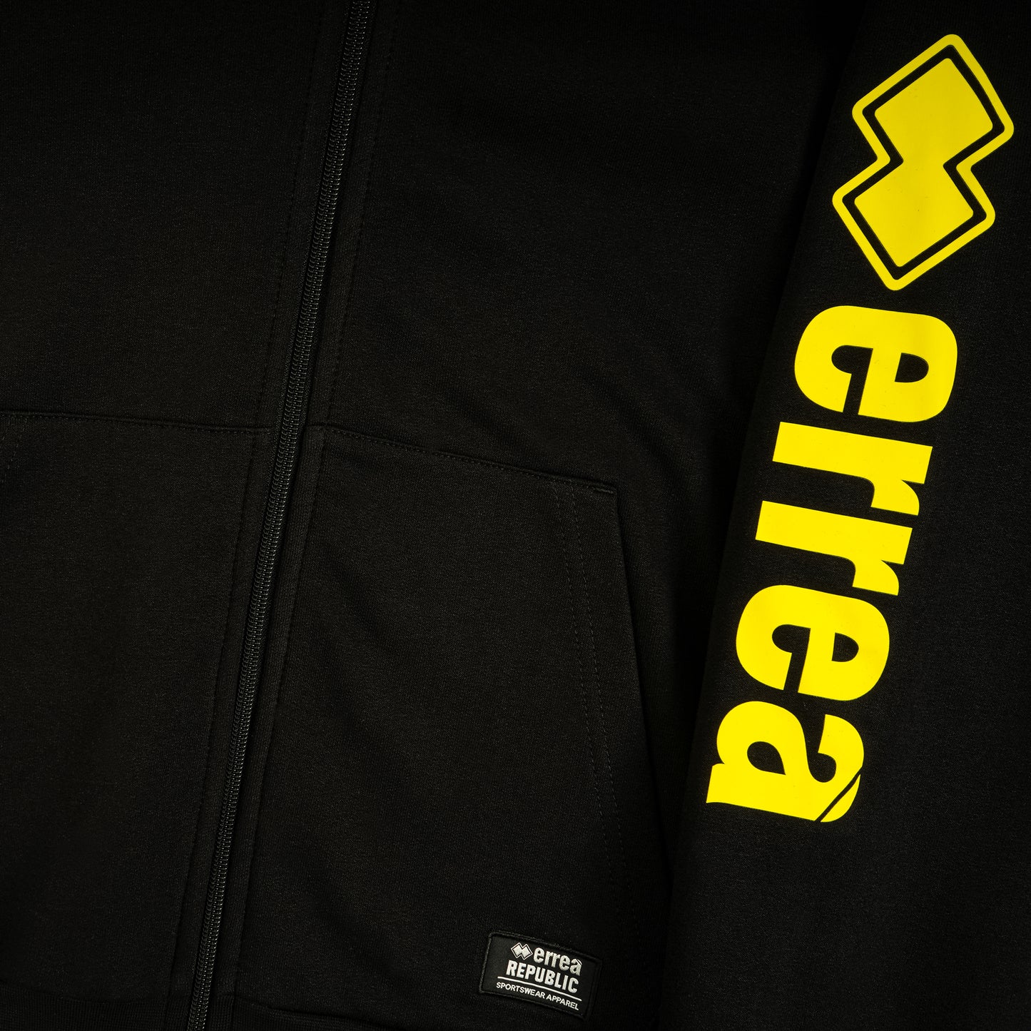 ESSENTIAL FW21/22 MAN ZIP SWEATSHIRT HOODY AD