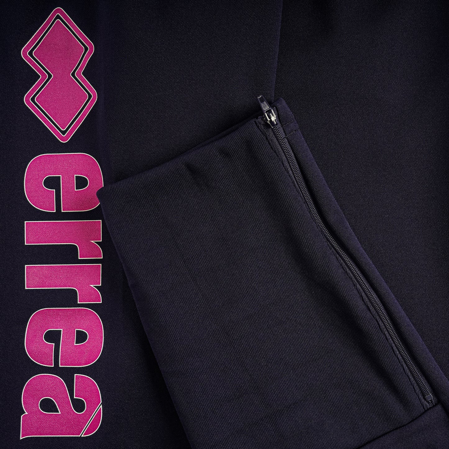ESSENTIAL FW21/22 MAN LOGO 28 DRAKE TROUSERS AD