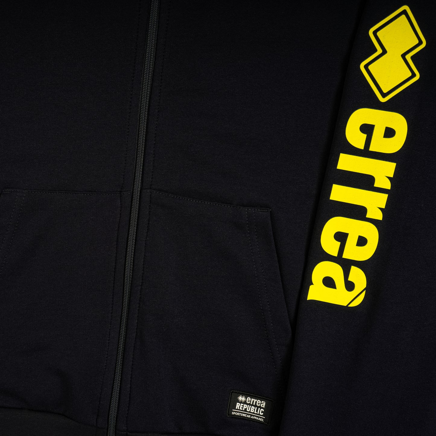 ESSENTIAL FW21/22 MAN ZIP SWEATSHIRT HOODY AD
