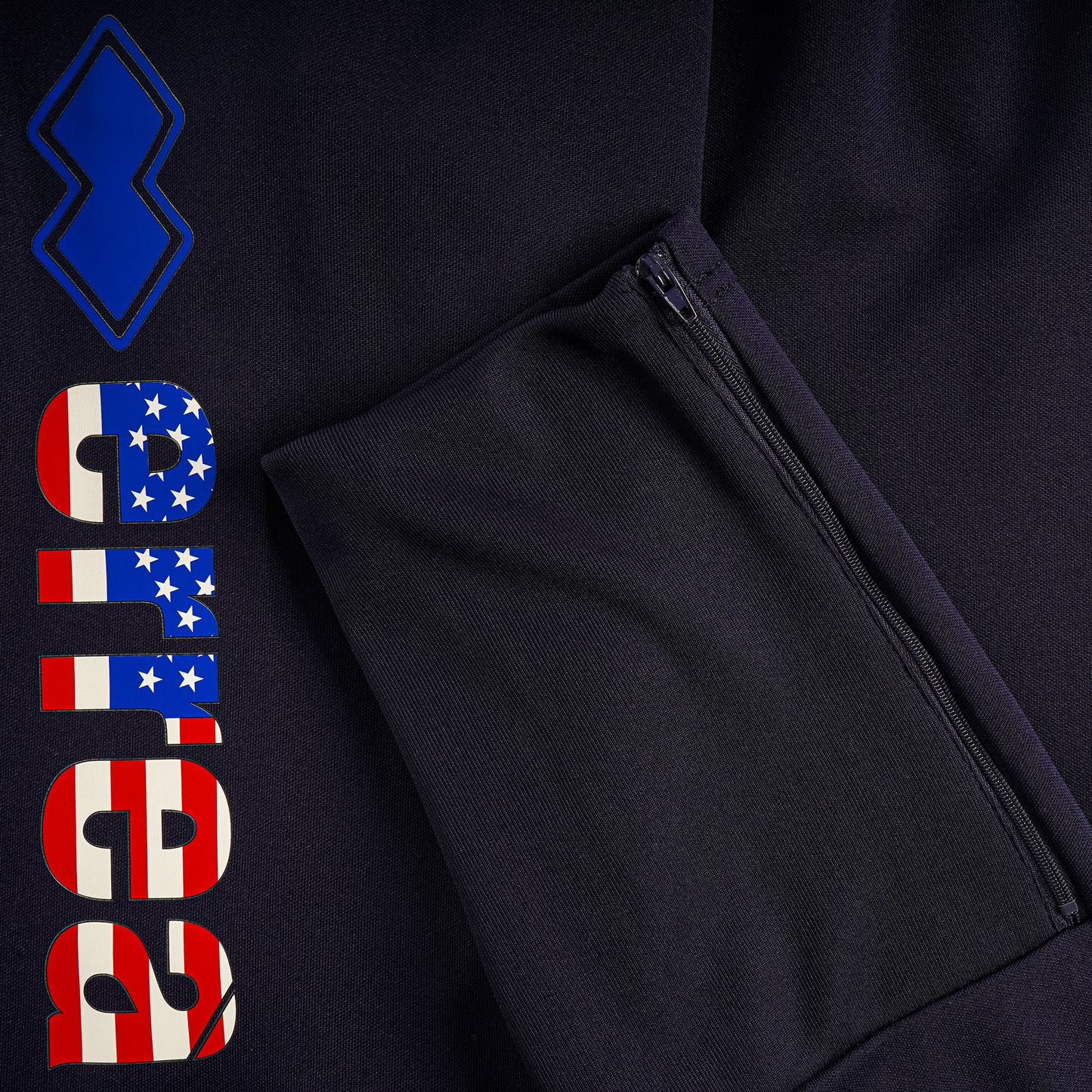 ESSENTIAL FW21/22 MAN LOGO 28 DRAKE TROUSERS AD