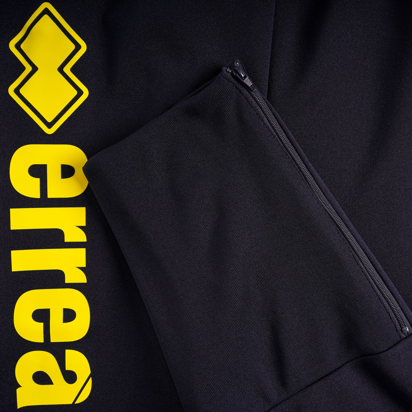 ESSENTIAL FW21/22 MAN LOGO 28 DRAKE TROUSERS AD